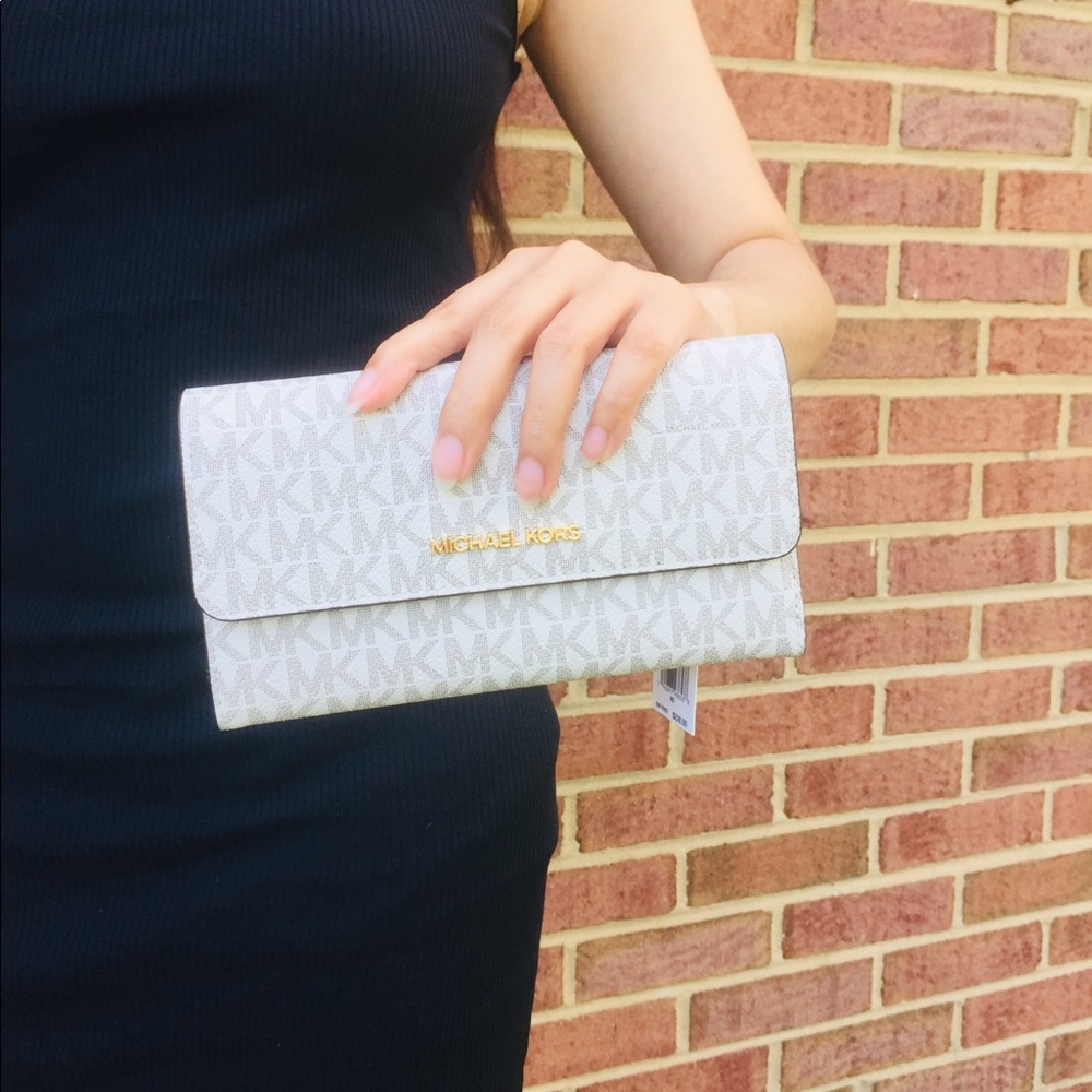 NWT Michael Kors Vanilla large tote with wallet - Picture 6 of 9